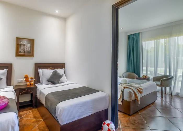 Resort Three Corners Sea